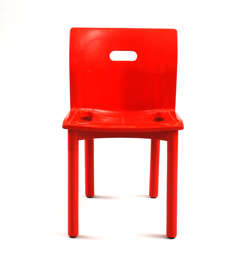 Botterweg Auctions Amsterdam > Four white plastic stackable Botterweg Auctions Amsterdam > Four white plastic stackable